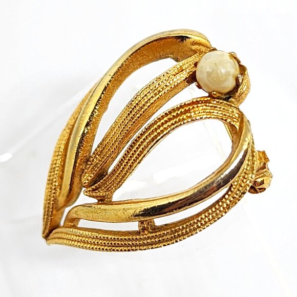 Vintage Gold Stylized Heart Shape Shiny and Textured Natural Pearl Brooch Pin - Picture 5 of 10